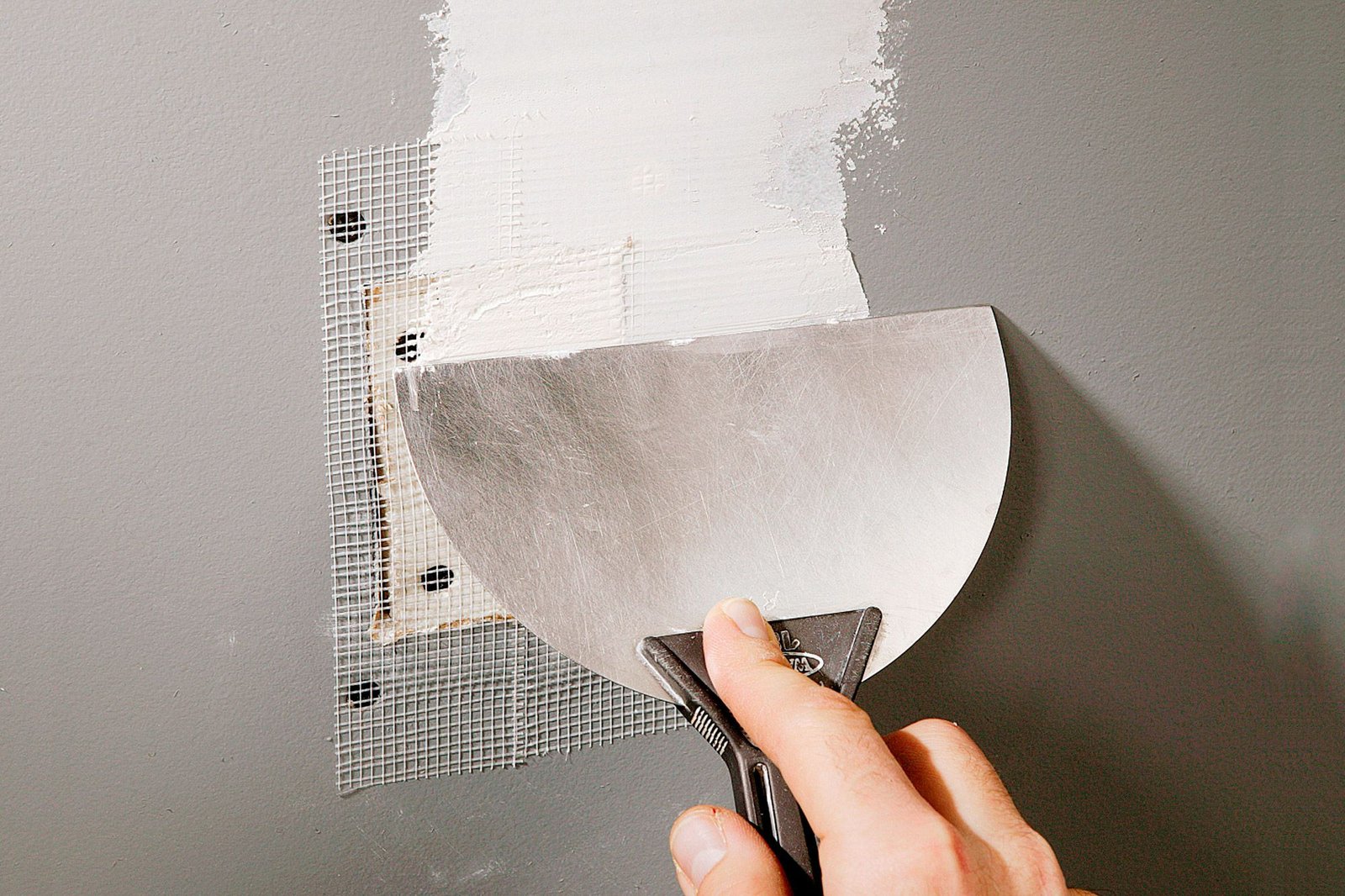 How to Patch a Hole in the Wall: A Complete DIY Guide for Beginners